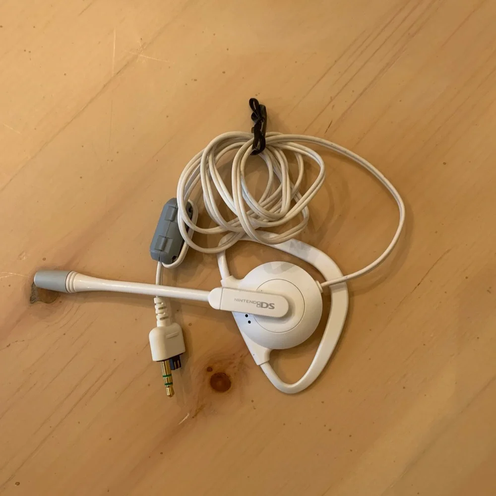 LIKE NEW!! Nintendo DS System White Headset!!